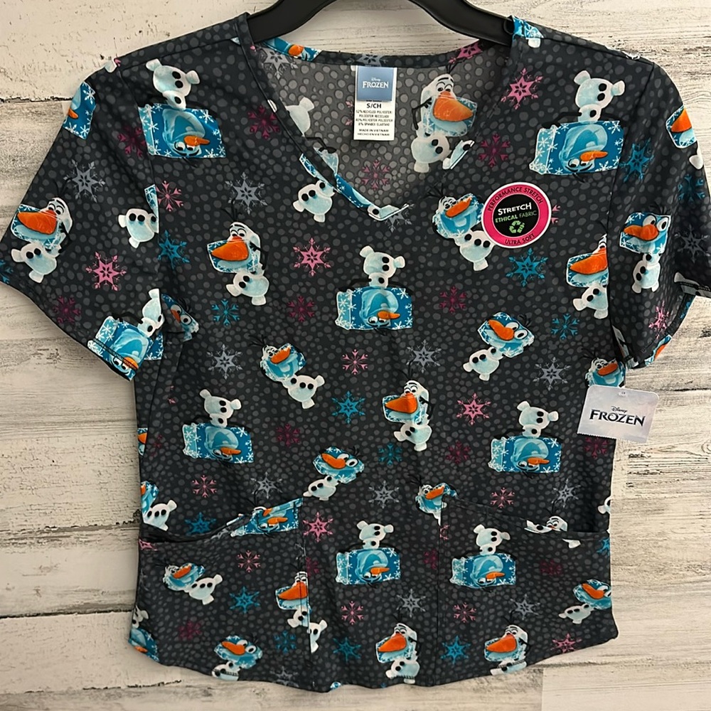 Disney Frozen Olaf Nurse Scrub Top Size S NEW